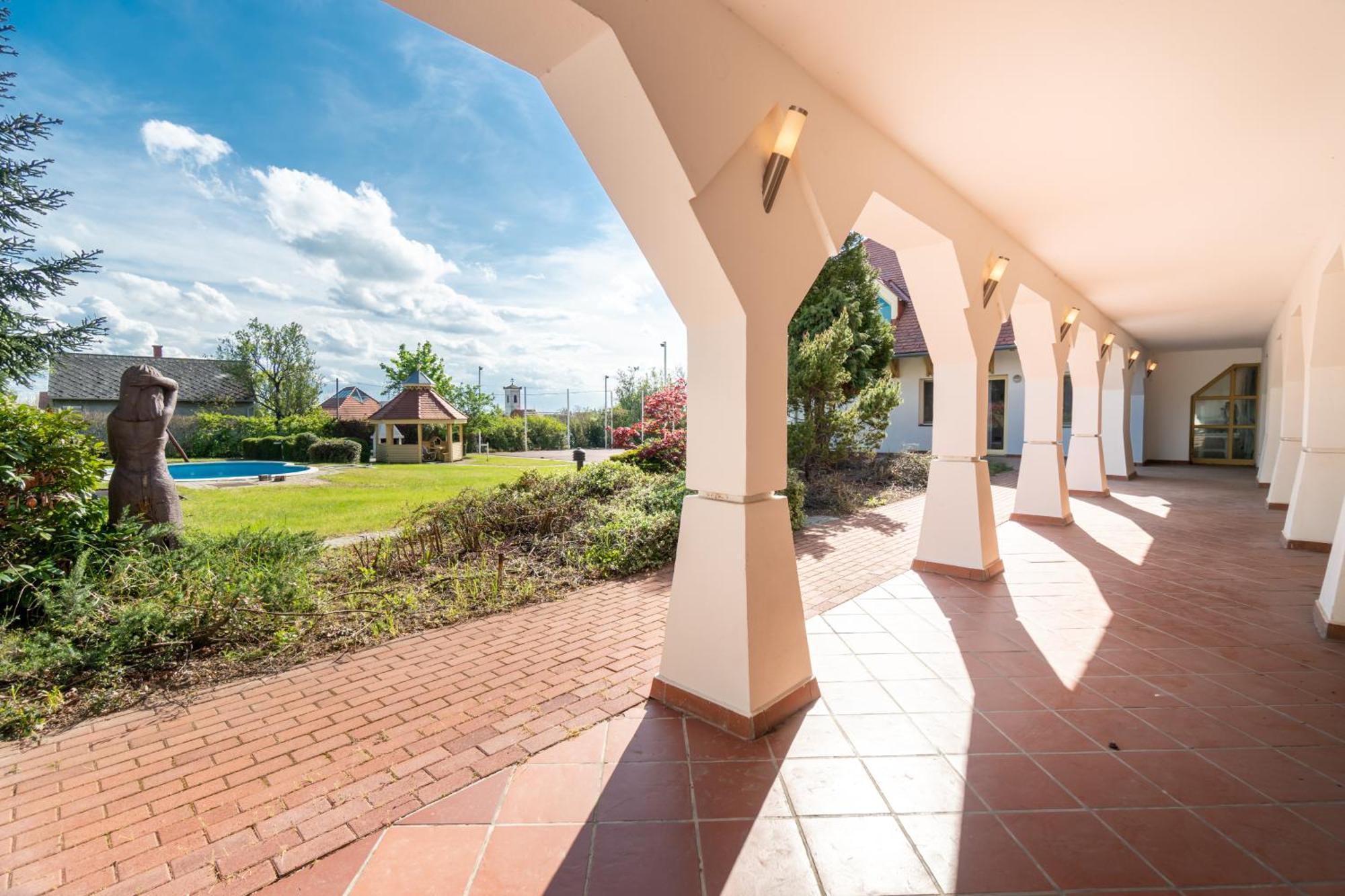 Global Apartmanhaz Vonyarcvashegy Exterior photo